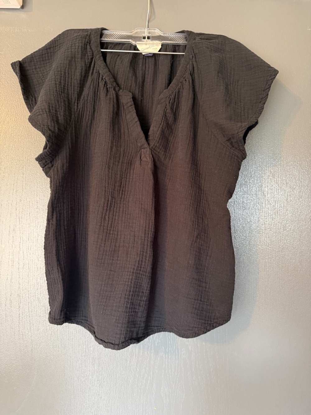 Universal Thread Women's Black Textured Short-Sleeve V-Neck Top